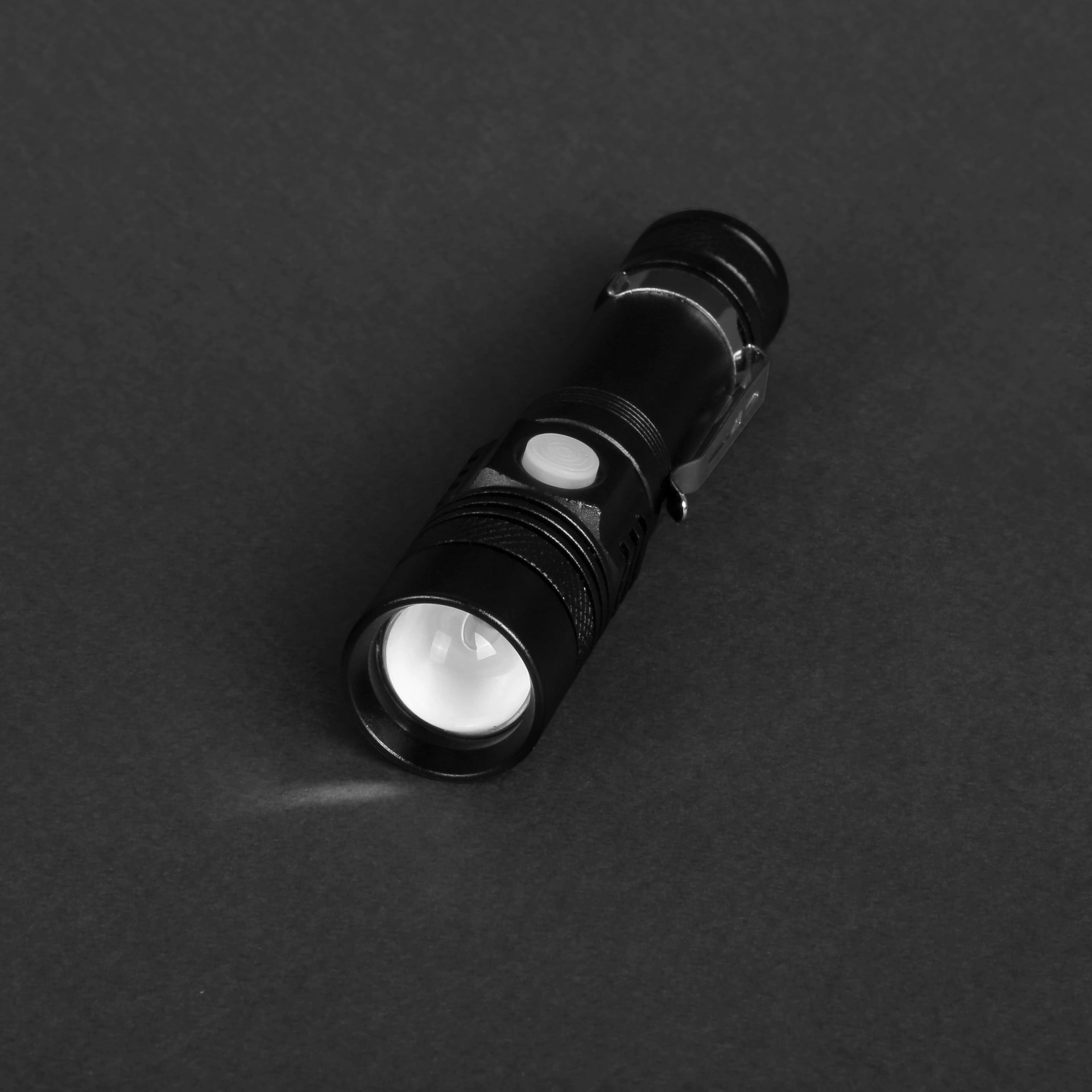 Ліхтарик Focus, TM Discover - чорний