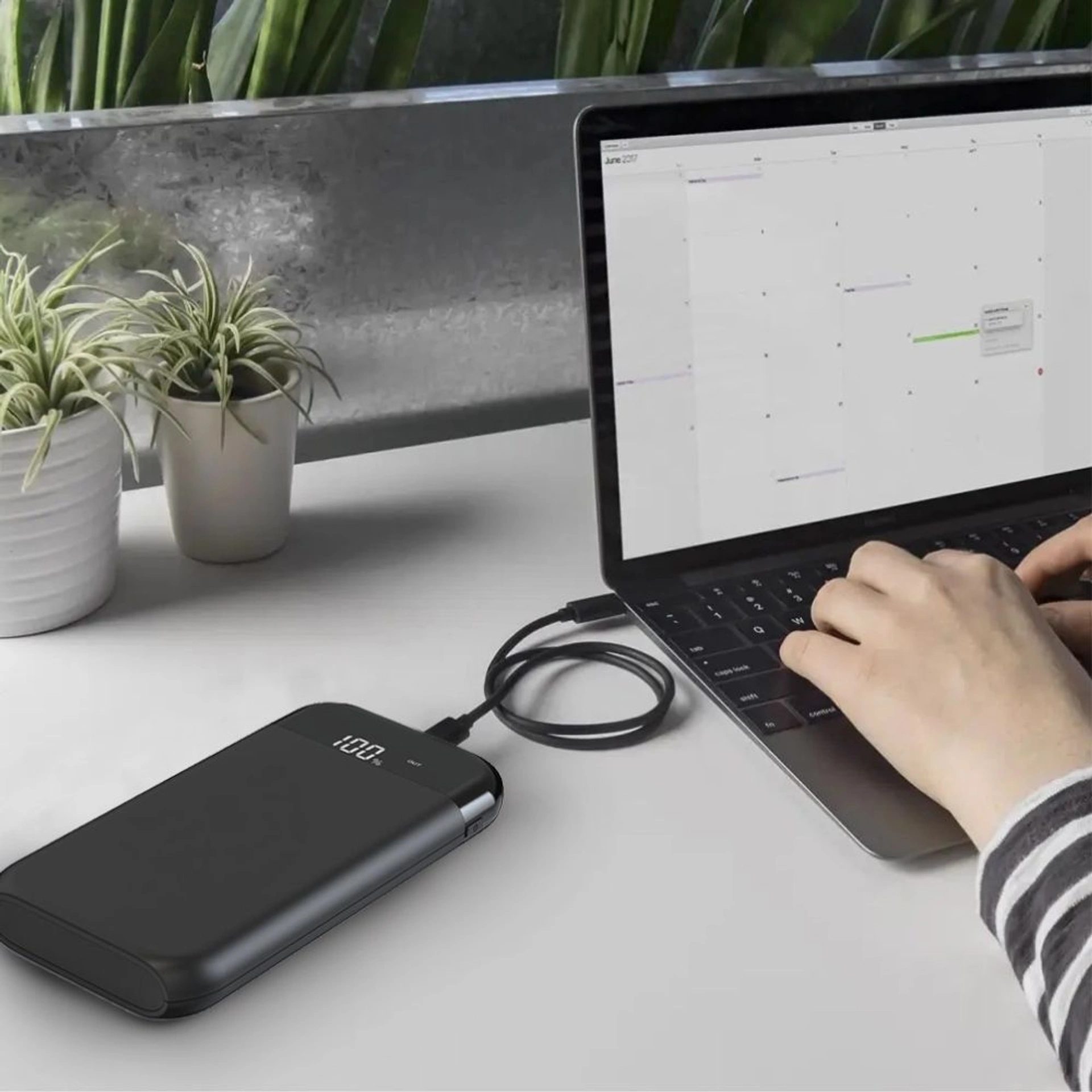 Повербанк 10000 mAh TheGeneral ChargeVault, бездротова зарядка 15W, цифровий індикатор - Чорний