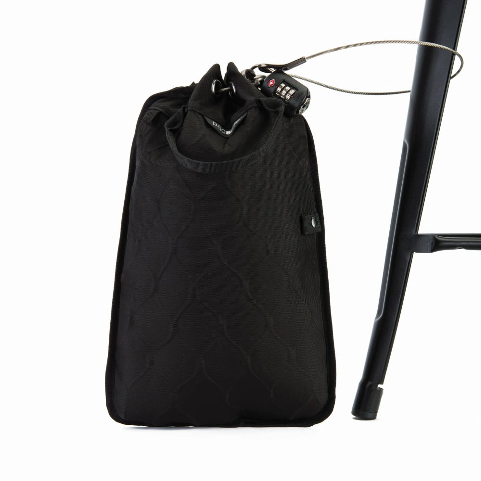 Тревел-кейс антизлодій Pacsafe Travelsafe 5L GII portable safe - Чорний