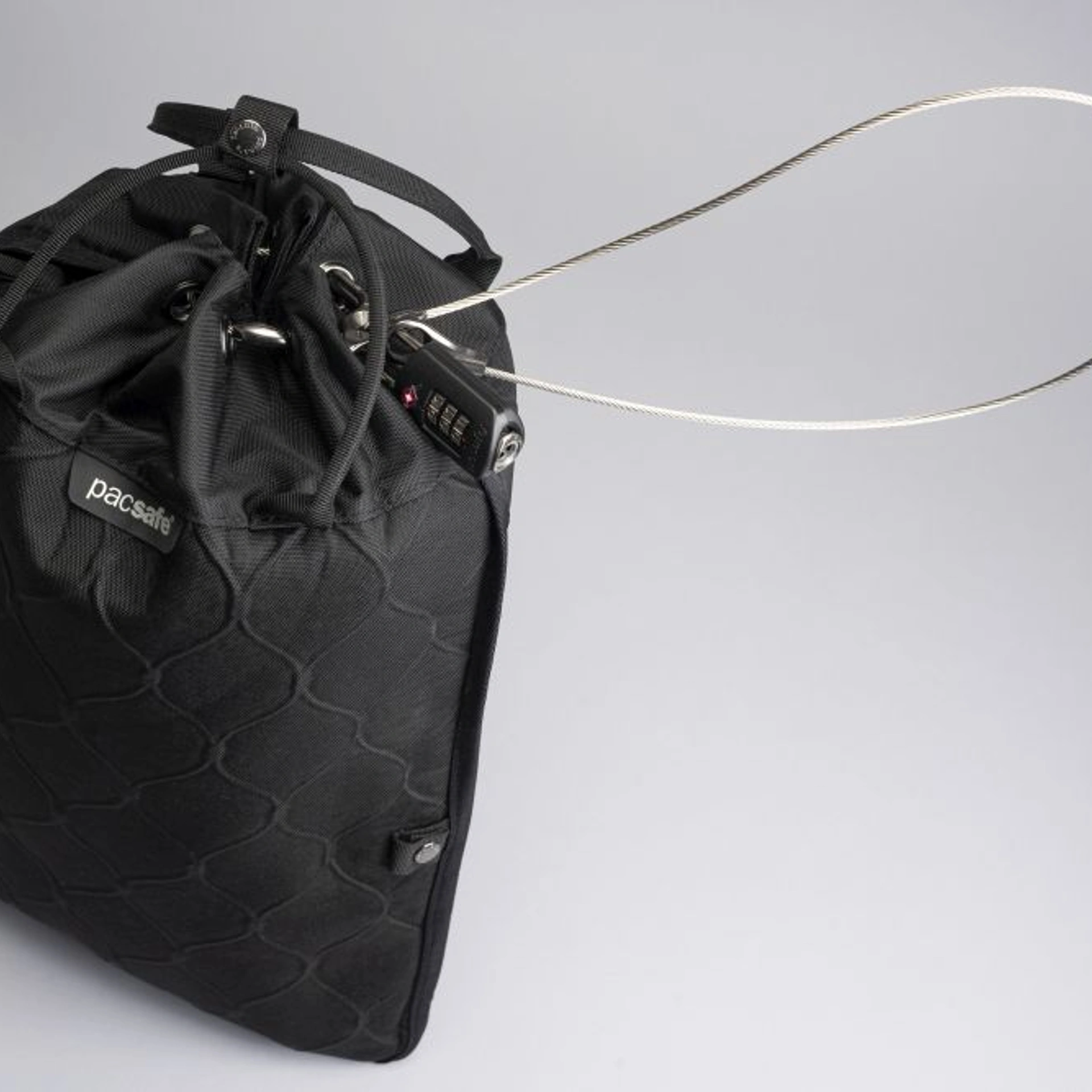 Тревел-кейс антизлодій Pacsafe Travelsafe 3L GII portable safe - Чорний