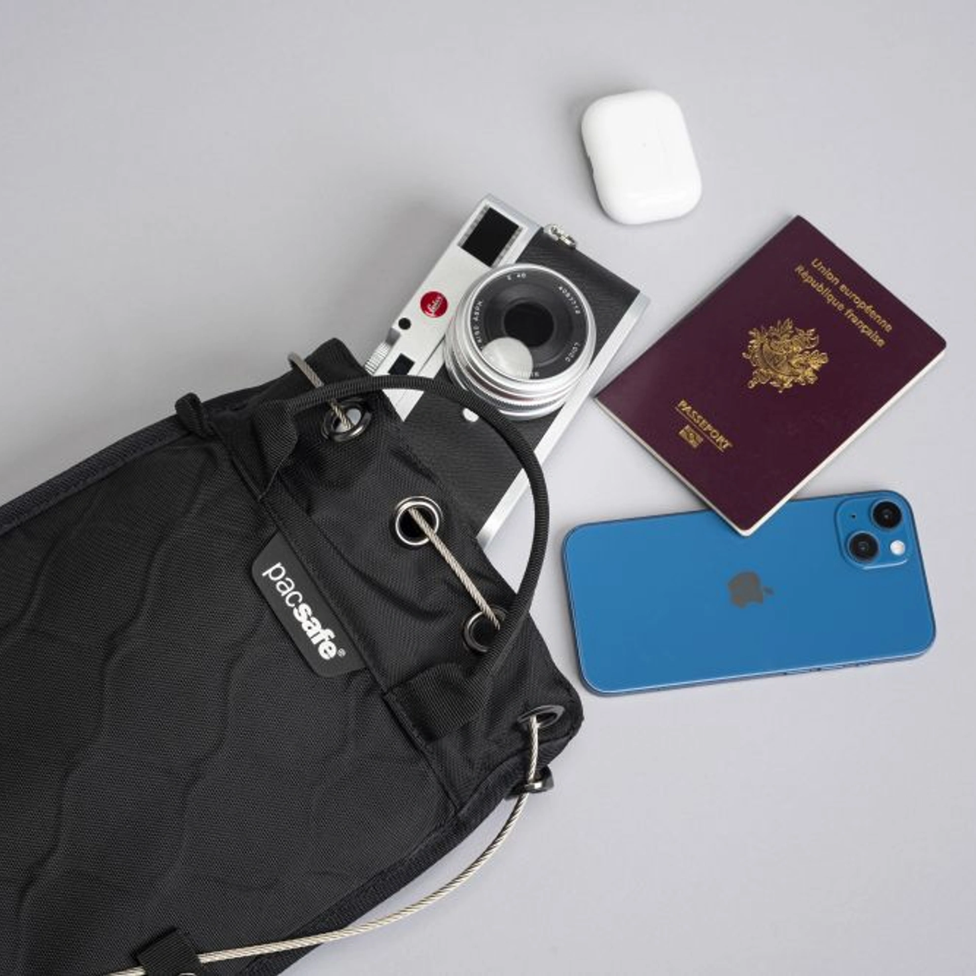 Тревел-кейс антизлодій Pacsafe Travelsafe 3L GII portable safe - Чорний