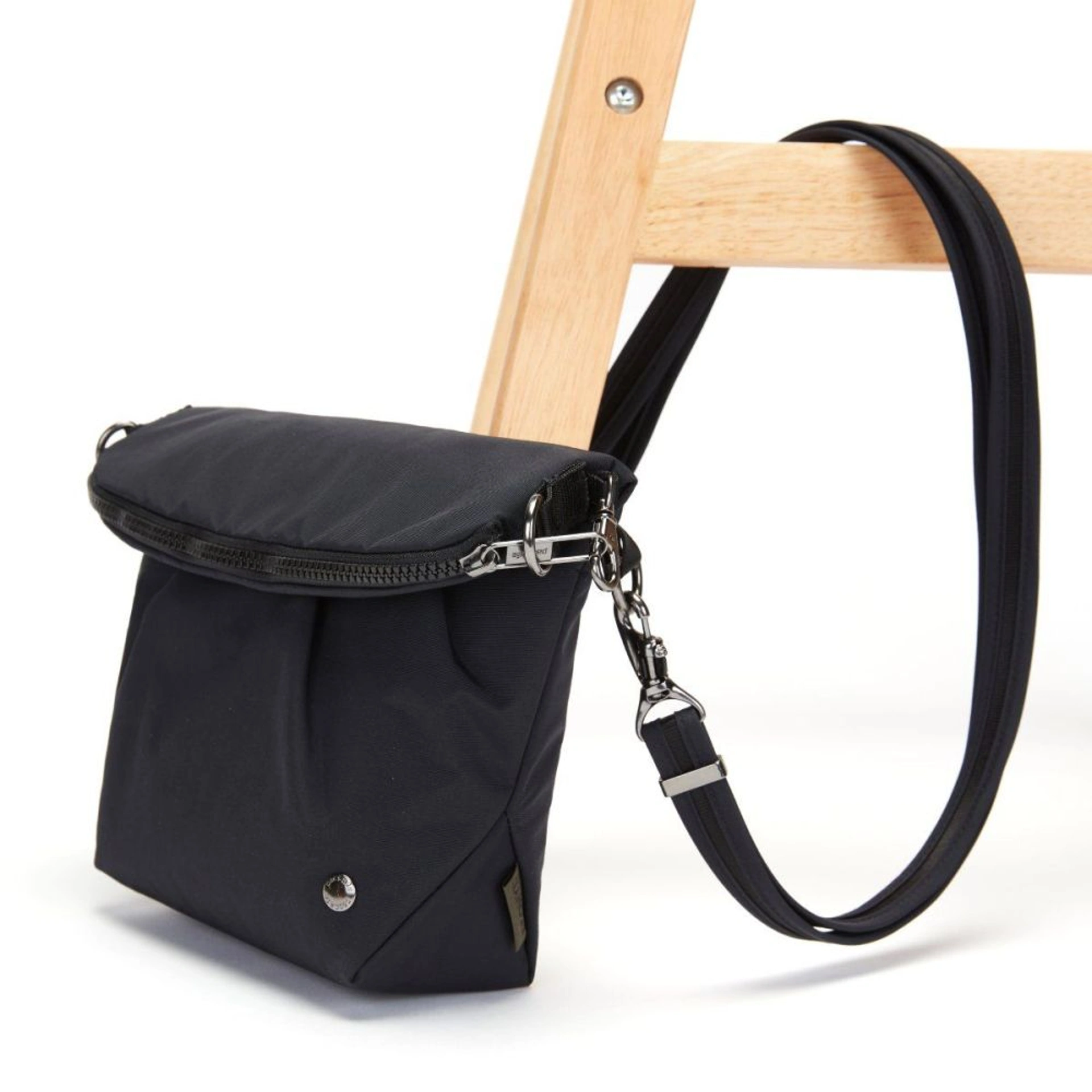 Сумка через плече жіноча антизлодій Pacsafe Citysafe CX Convertible Crossbody - Чорний еконіл