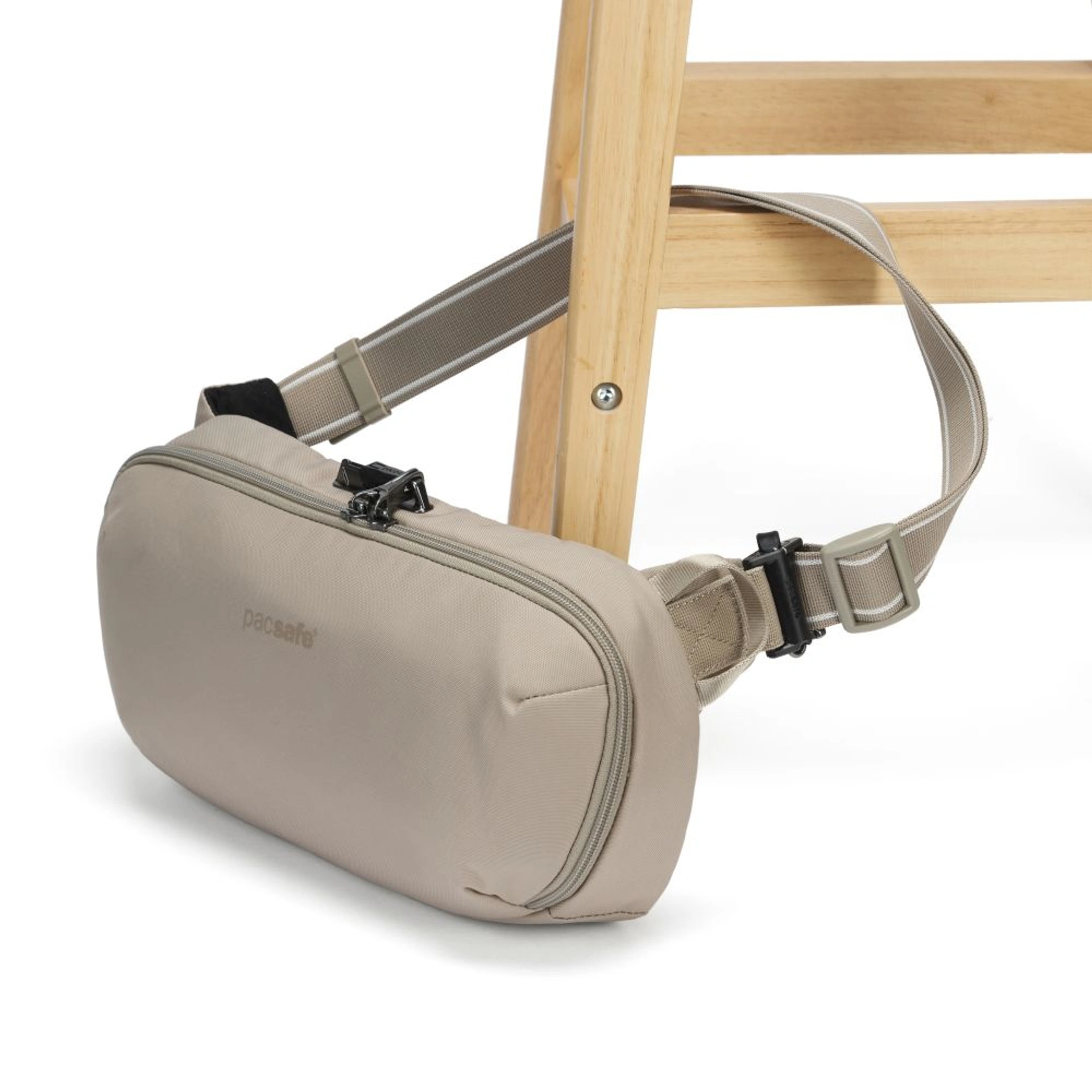 Сумка через плече антизлодій Pacsafe V Urban Sling - Бежевий / чорний