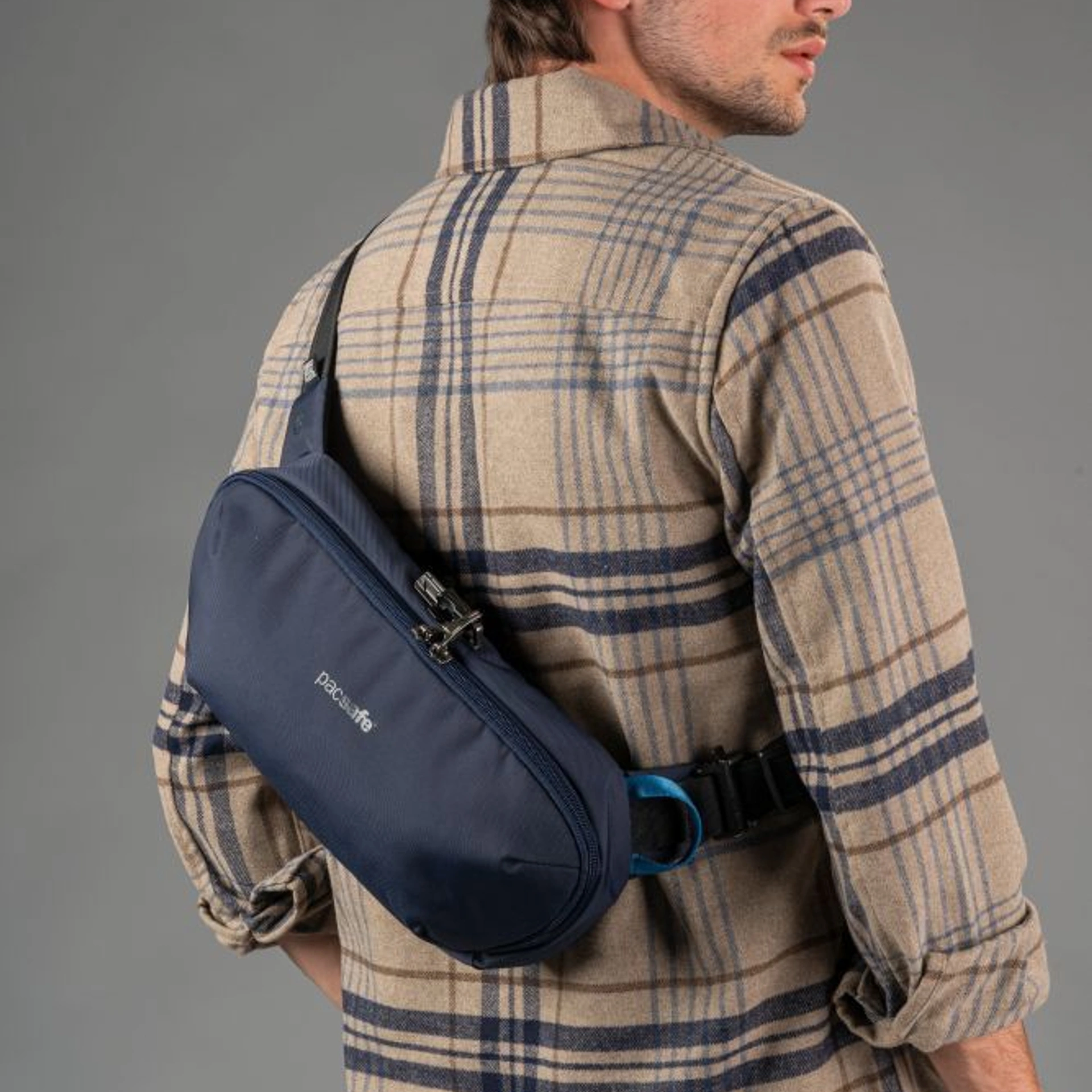 Сумка через плече антизлодій Pacsafe V Urban Sling - Темно-синій