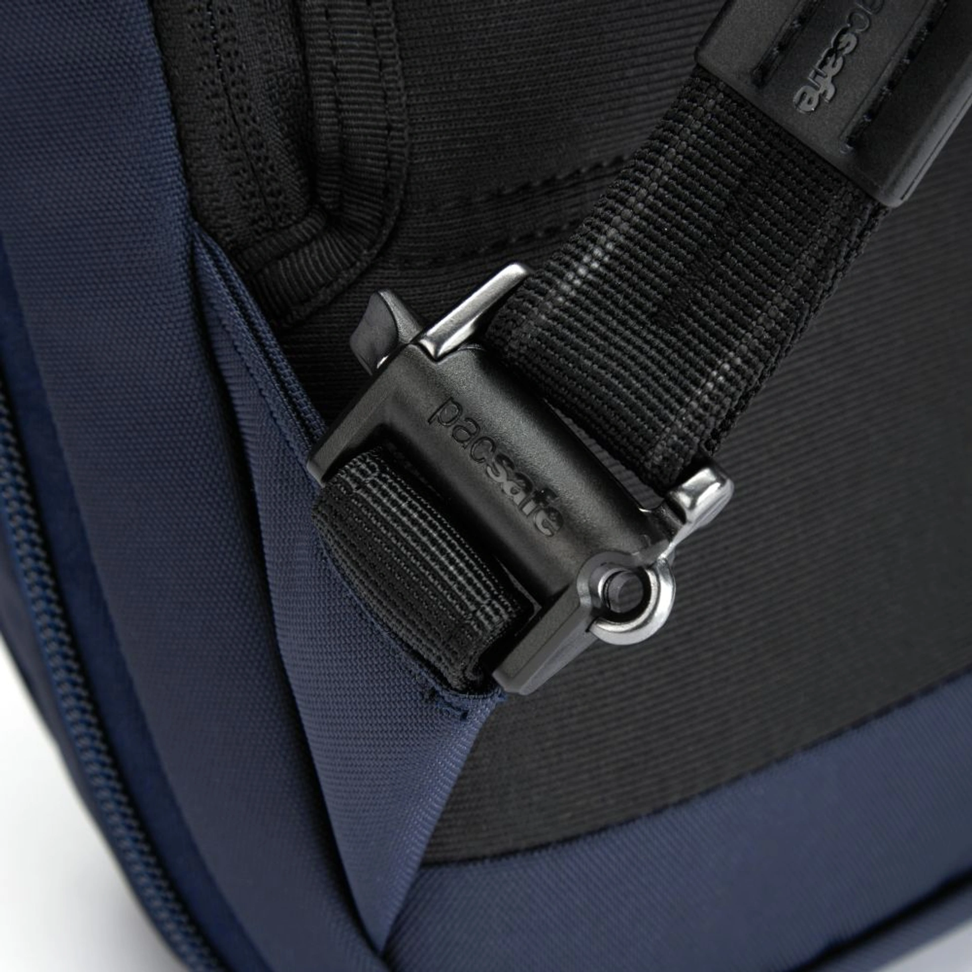 Рюкзак-сумка Pacsafe V Anti-Theft commuter - Темно-синій
