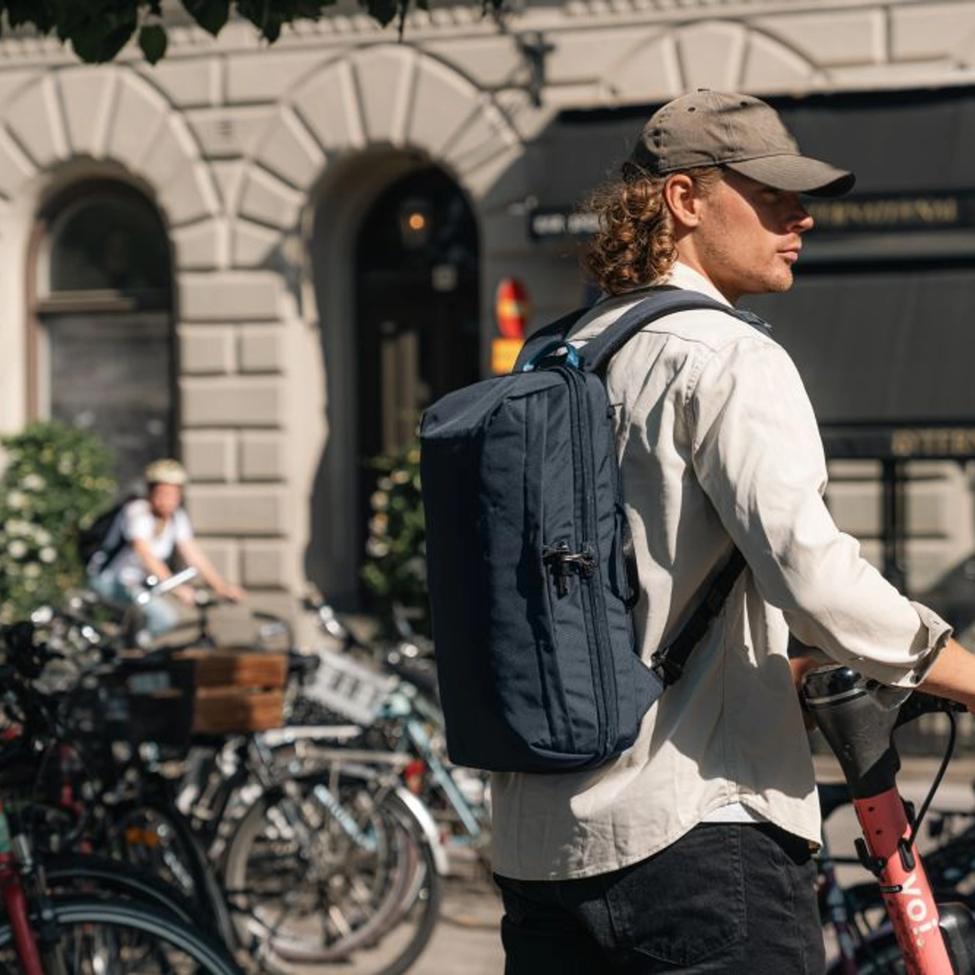 Рюкзак-сумка Pacsafe V Anti-Theft commuter - Темно-синій