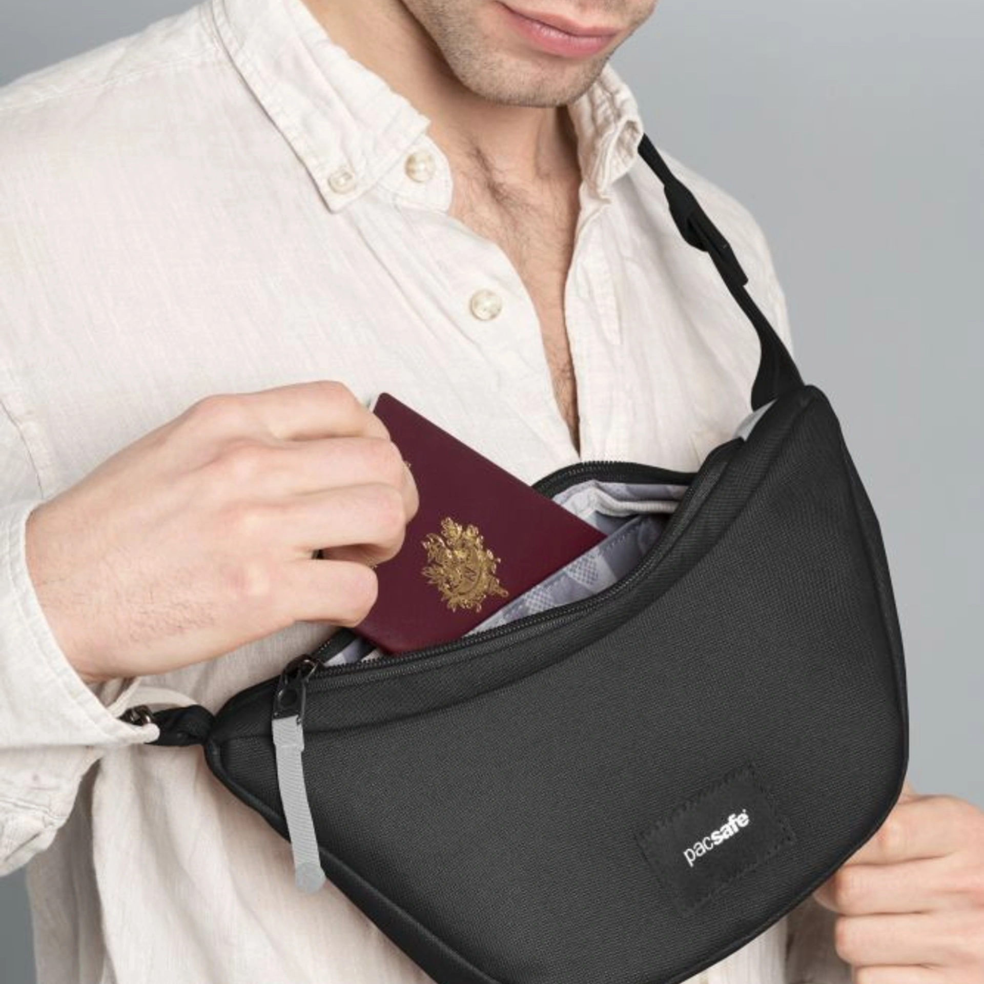Сумка через плече антизлодій Pacsafe GO Lunar Crossbody - Насичений чорний