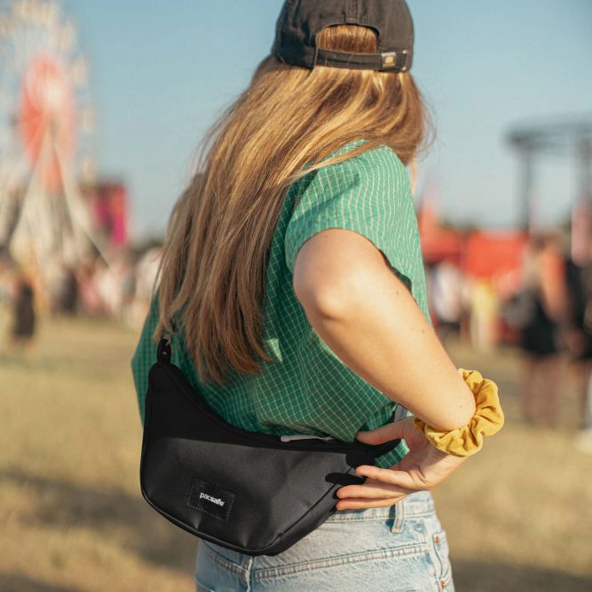 Сумка через плече антизлодій Pacsafe GO Lunar Crossbody - Насичений чорний