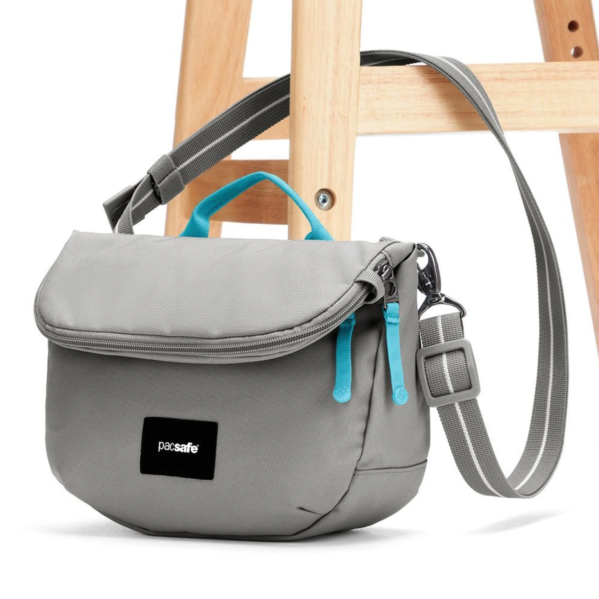Сумка через плече антизлодій Pacsafe GO Saddle Crossbody - Сірий / блакитний