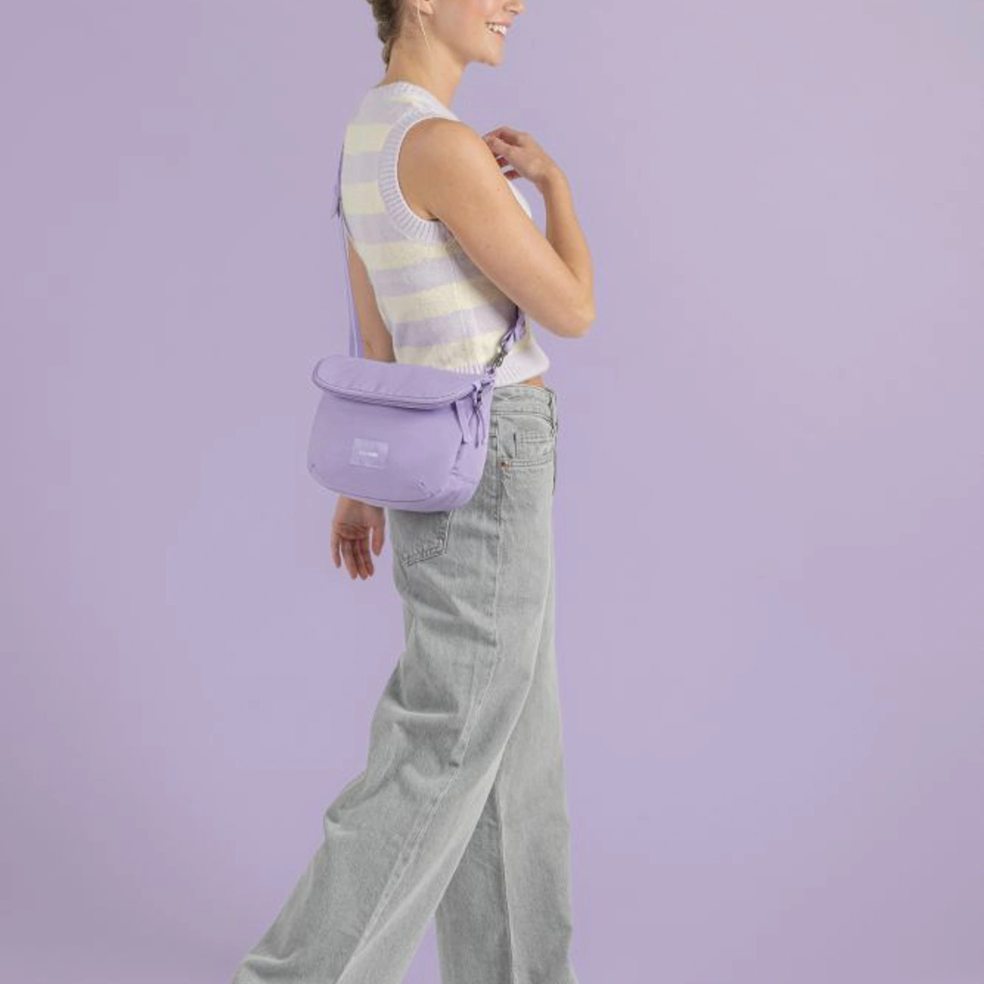 Сумка через плече антизлодій Pacsafe GO Saddle Crossbody - Лавандовий