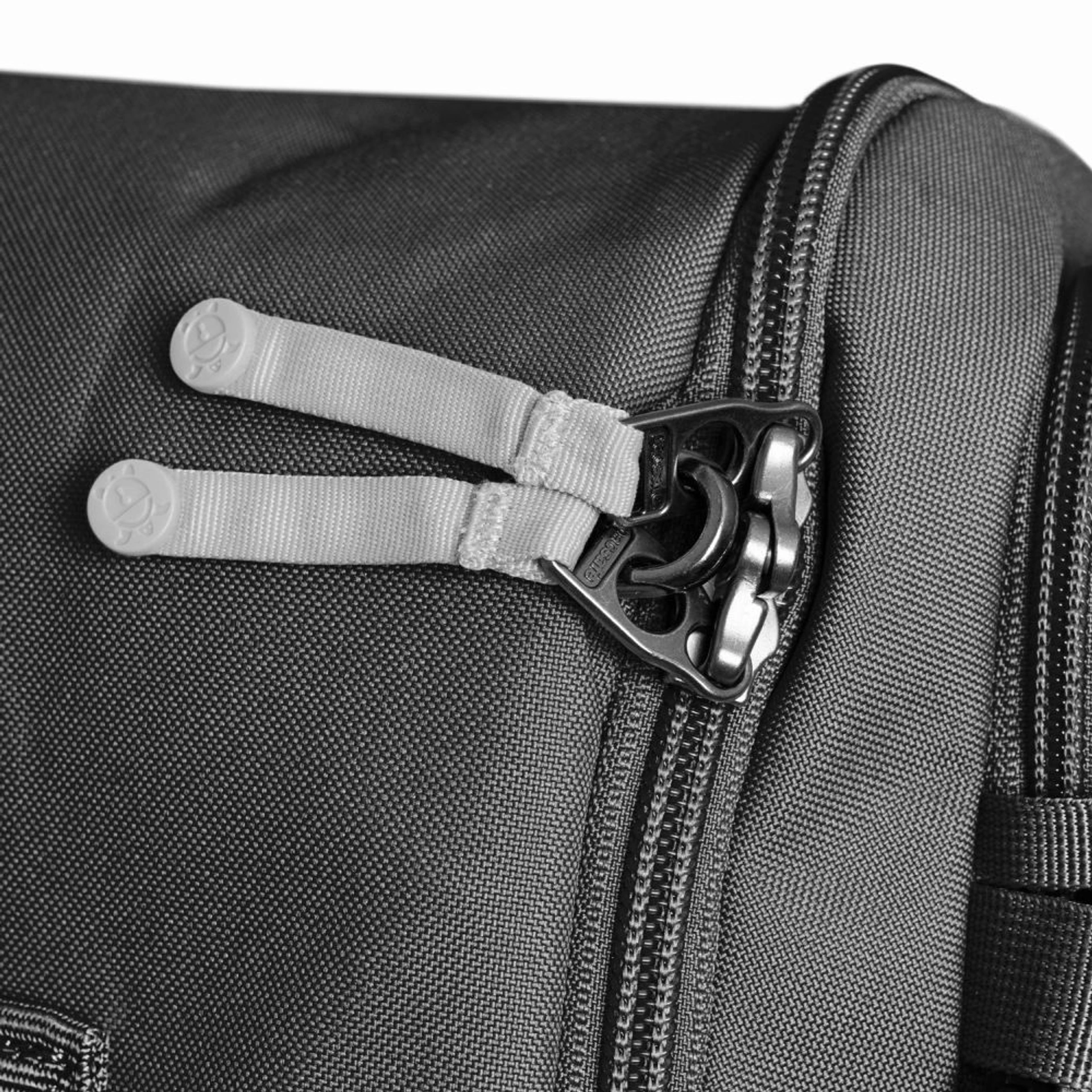 Рюкзак для подорожей антизлодій Pacsafe GO Carry-on 34 - Насичений чорний