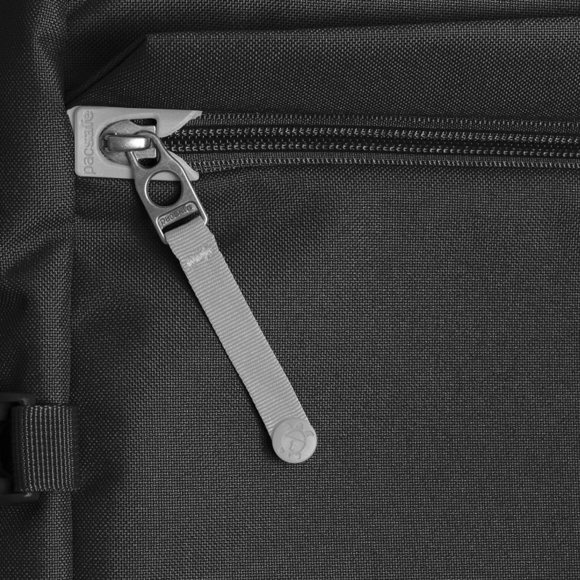 Рюкзак-сумка антизлодій Pacsafe GO Carry-on 44 - Насичений чорний