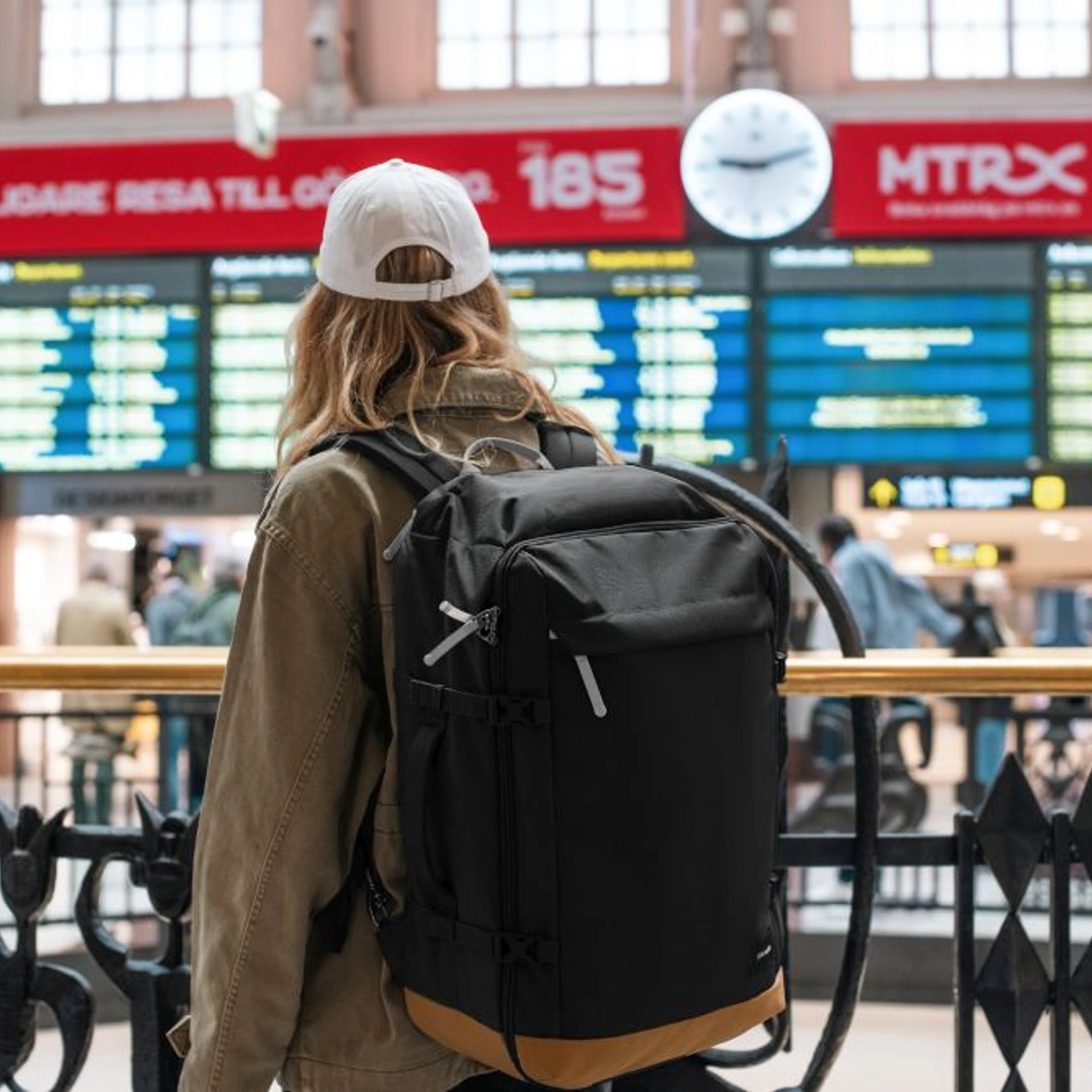 Рюкзак-сумка антизлодій Pacsafe GO Carry-on 44 - Насичений чорний