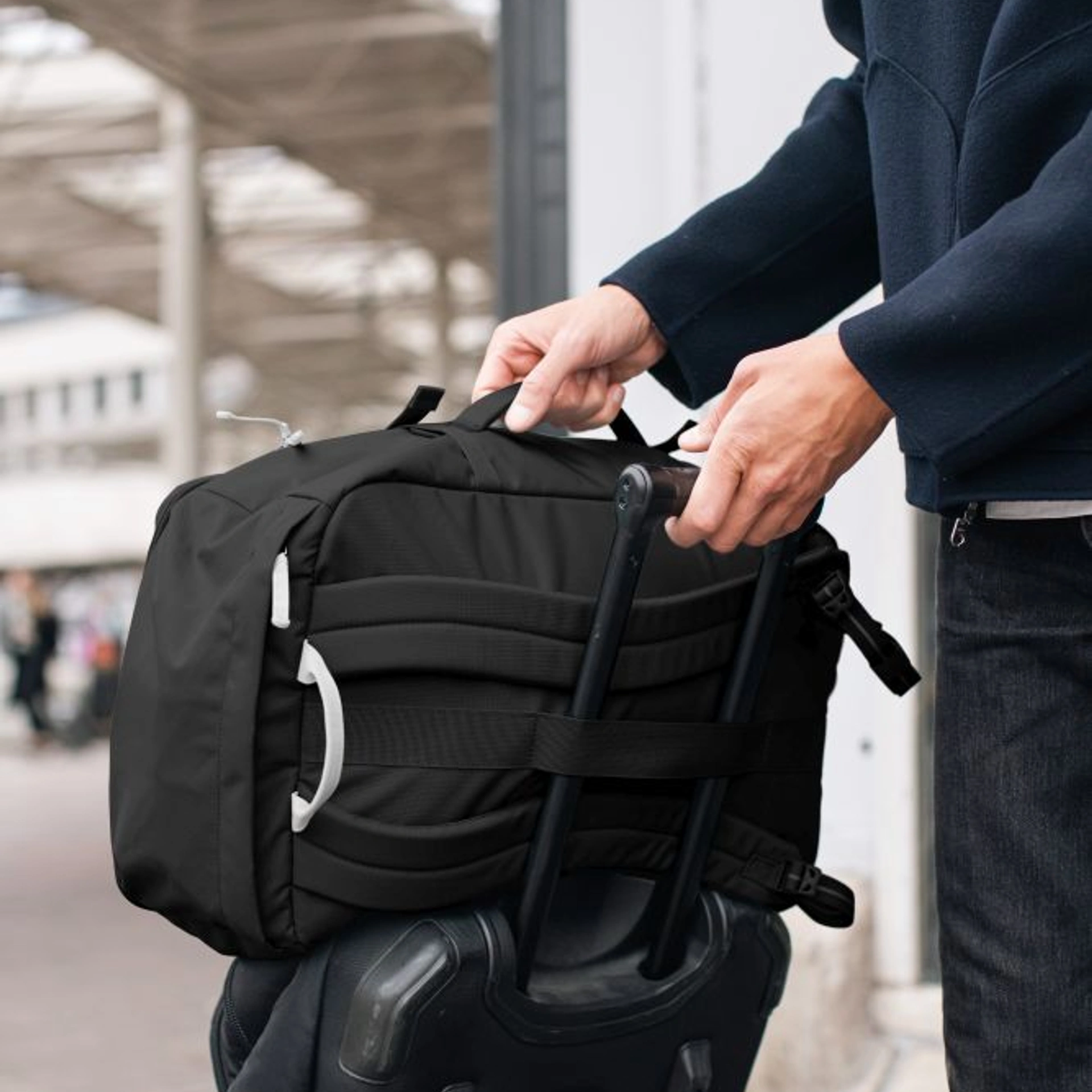 Рюкзак-сумка антизлодій Pacsafe GO Carry-on 44 - Насичений чорний