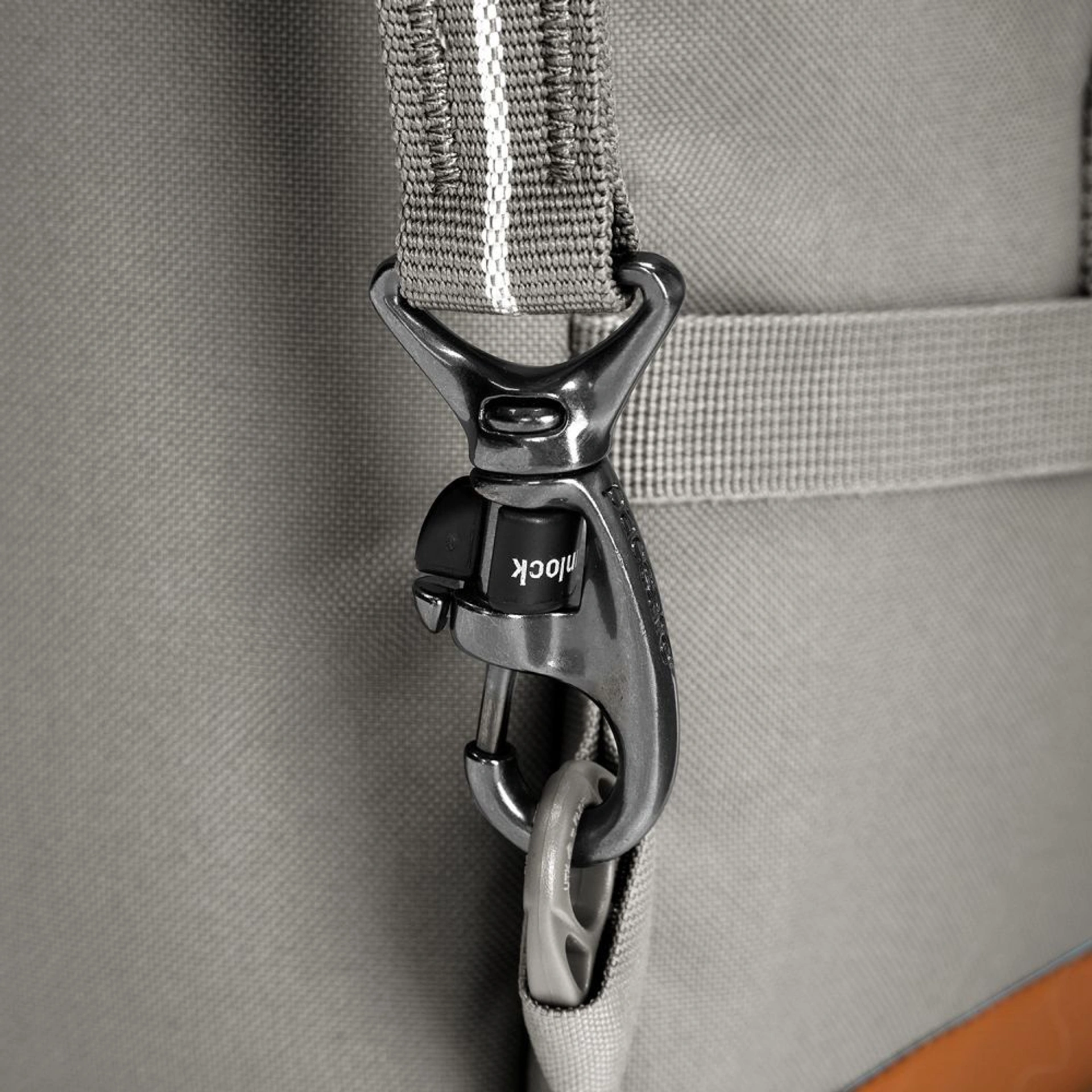 Рюкзак-сумка антизлодій Pacsafe GO Carry-on 44 - Сірий / блакитний