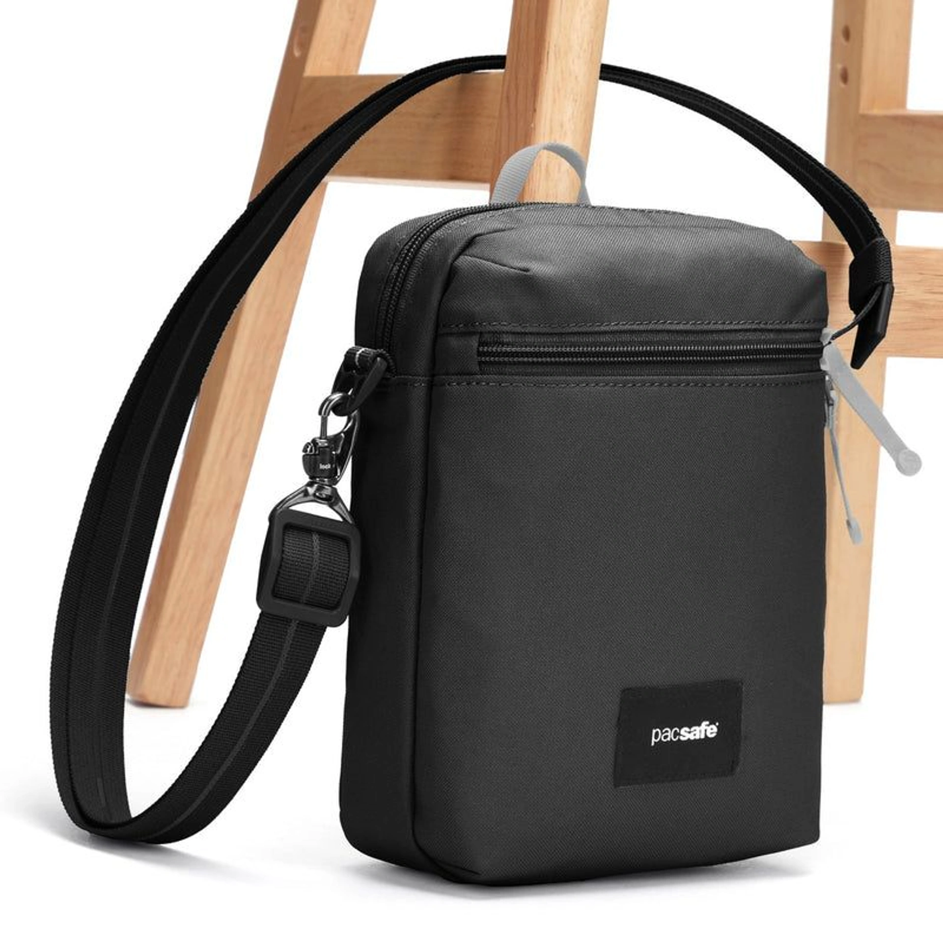 Сумка через плече антизлодій Pacsafe GO Festival Crossbody - Насичений чорний