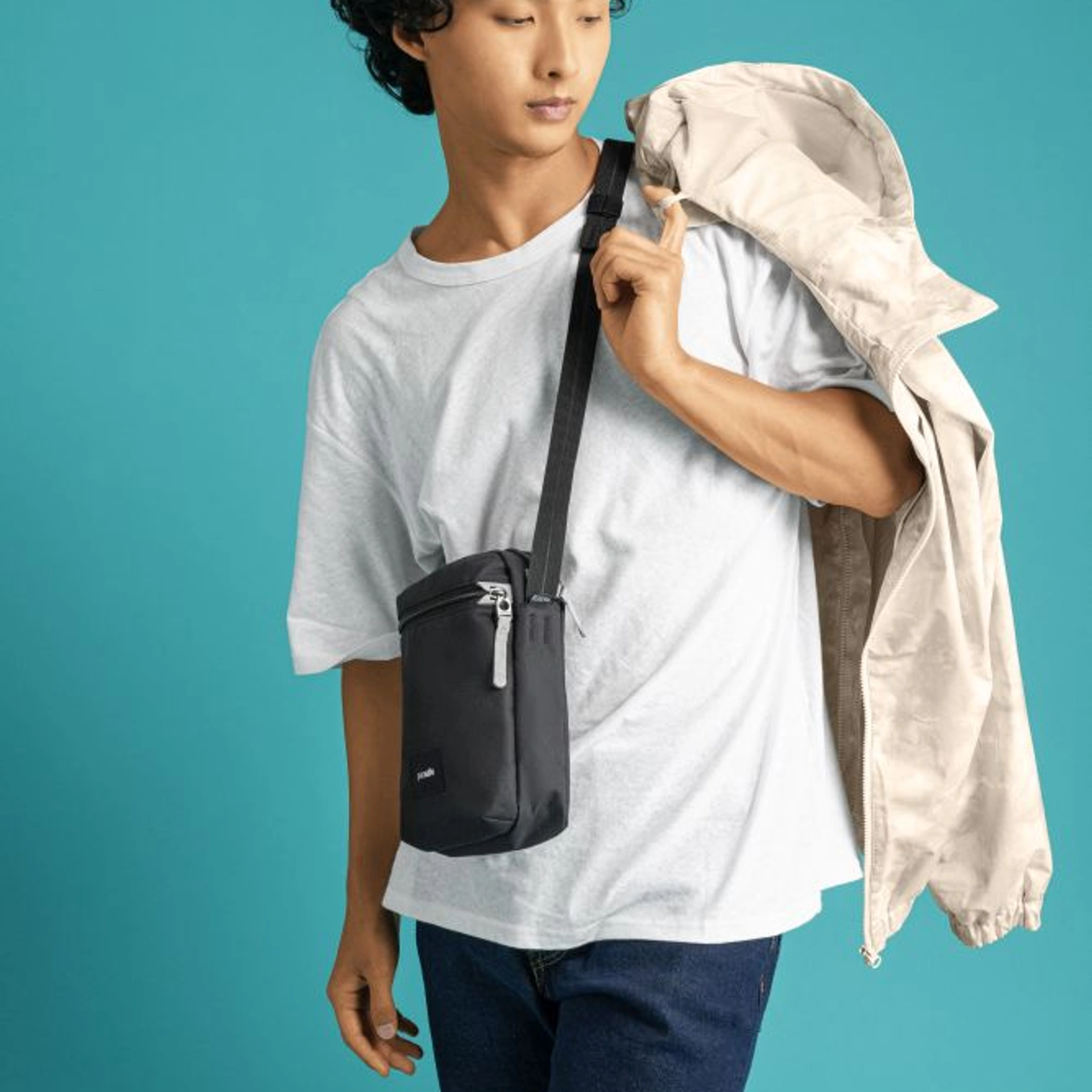 Сумка через плече антизлодій Pacsafe GO Festival Crossbody - Насичений чорний