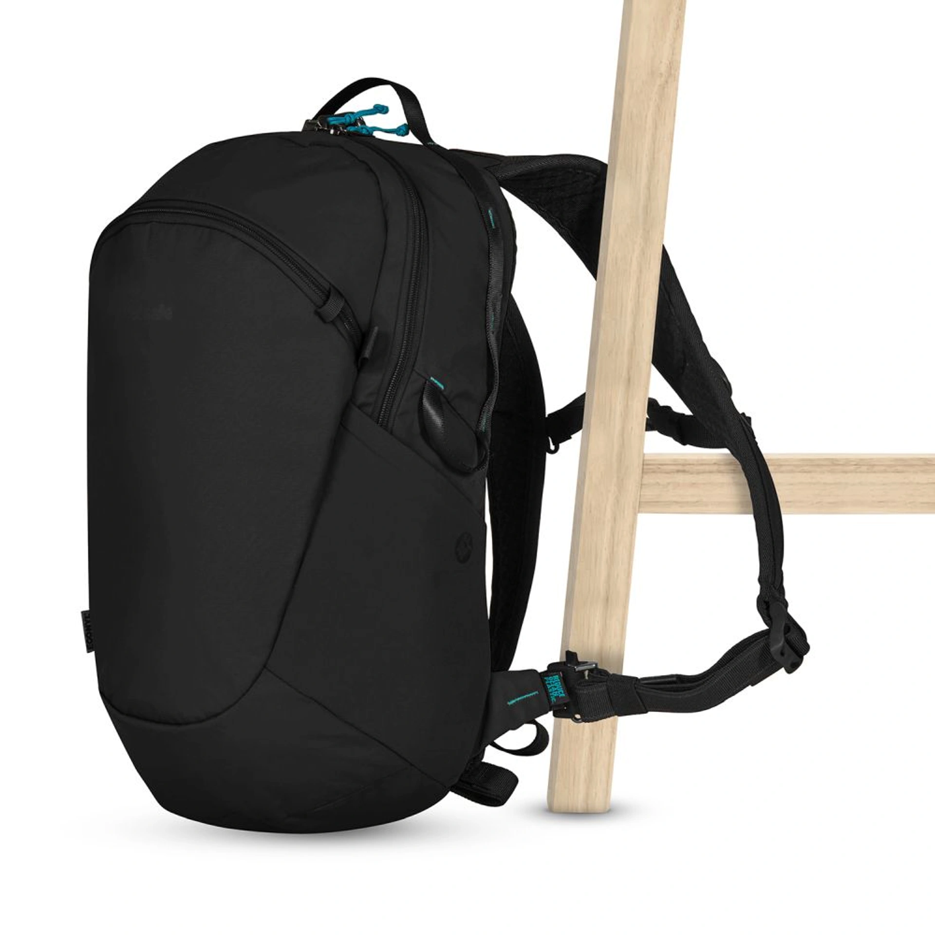 Рюкзак туристичний антизлодій Pacsafe Eco 18 - Чорний