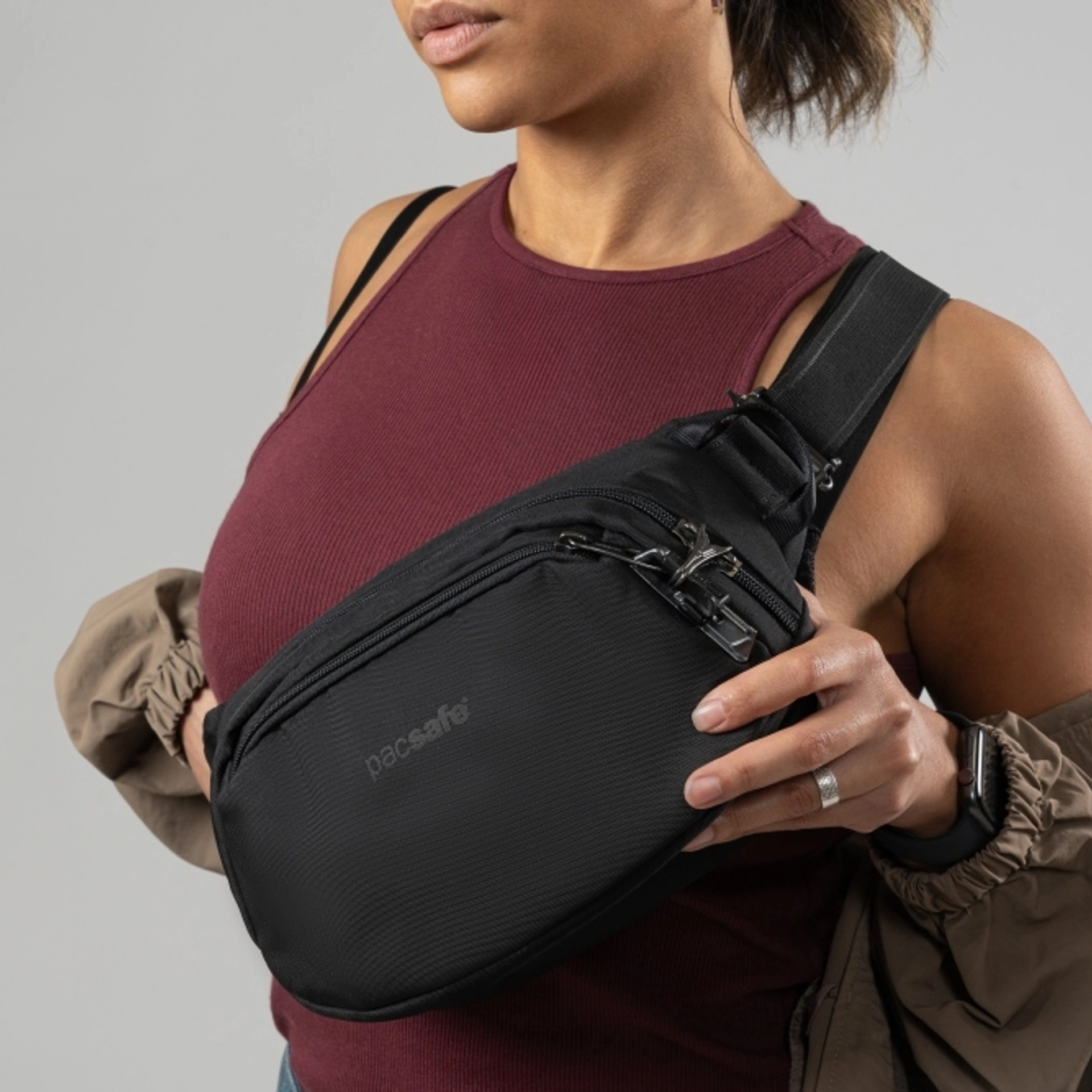 Сумка на пояс антизлодій Pacsafe V Hip Pack - Чорний