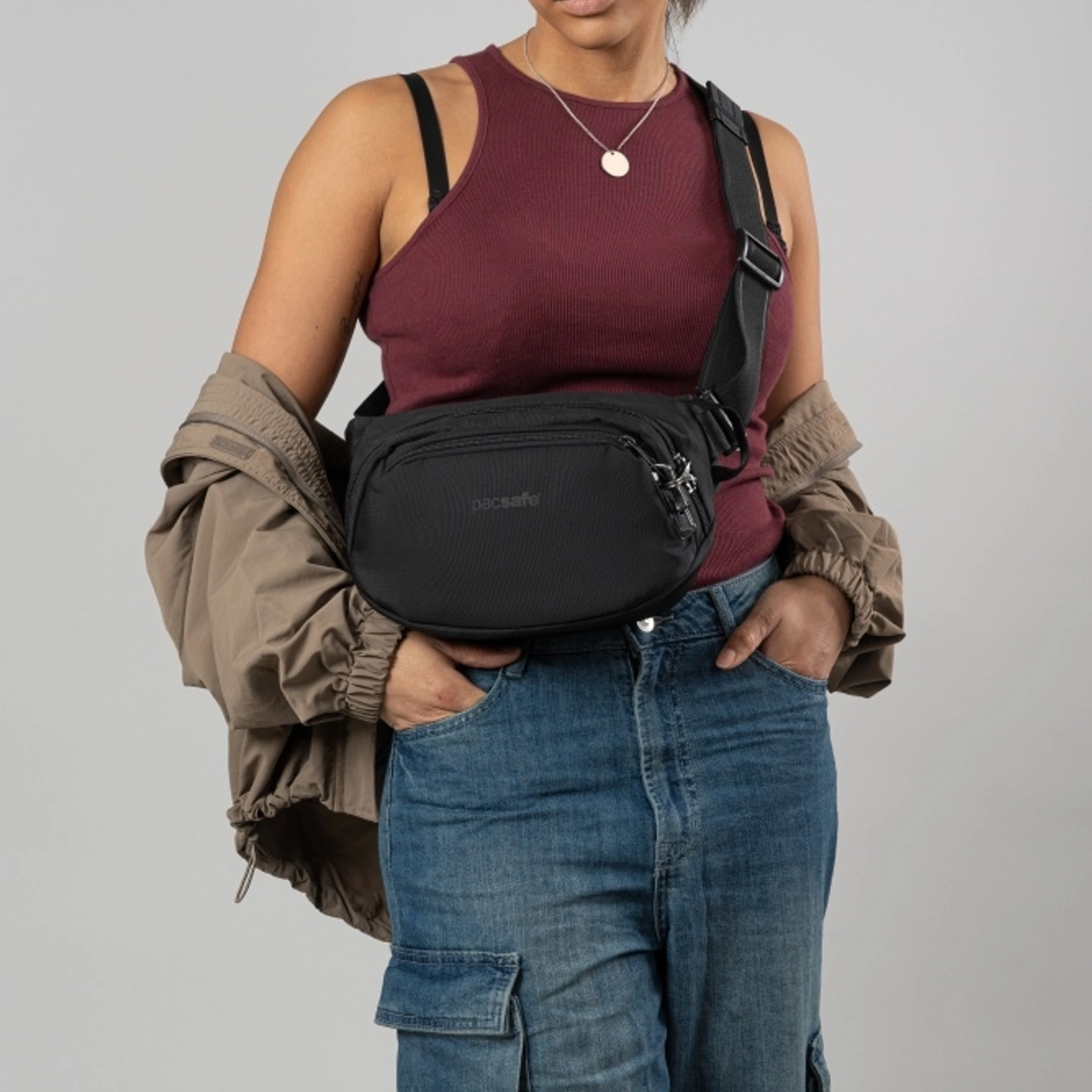 Сумка на пояс антизлодій Pacsafe V Hip Pack - Чорний