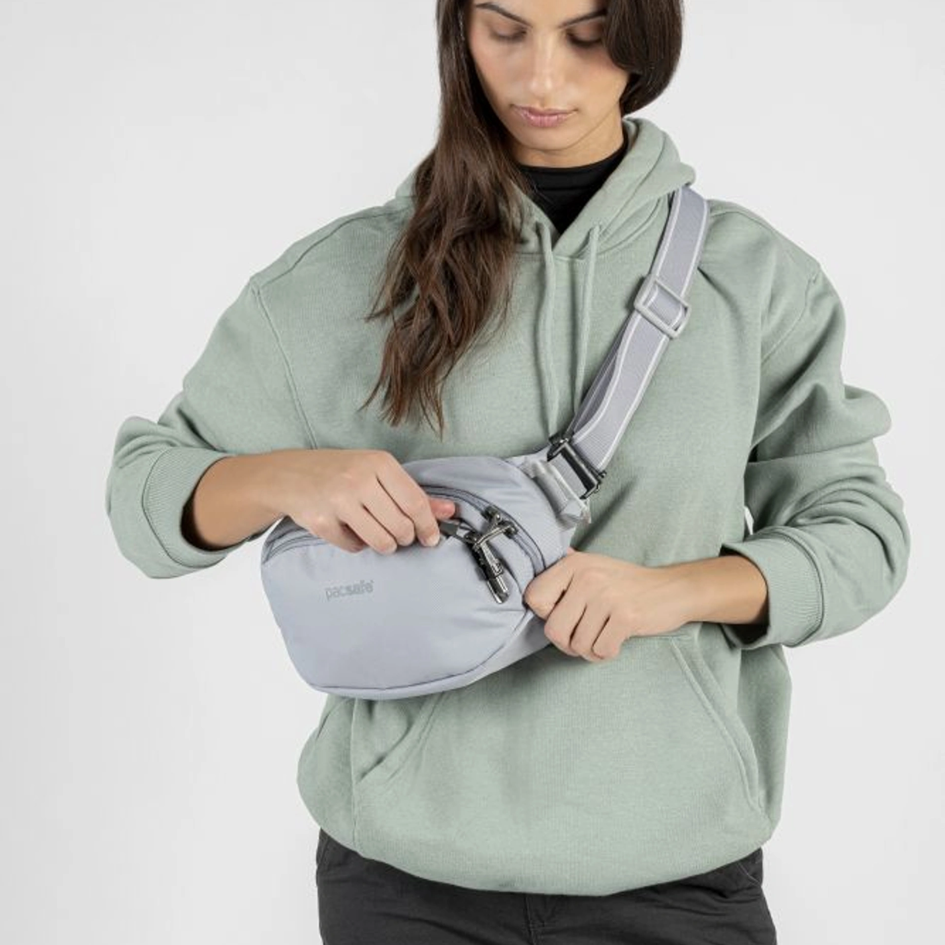 Сумка на пояс антизлодій Pacsafe V Hip Pack - Світло-сірий / чорний