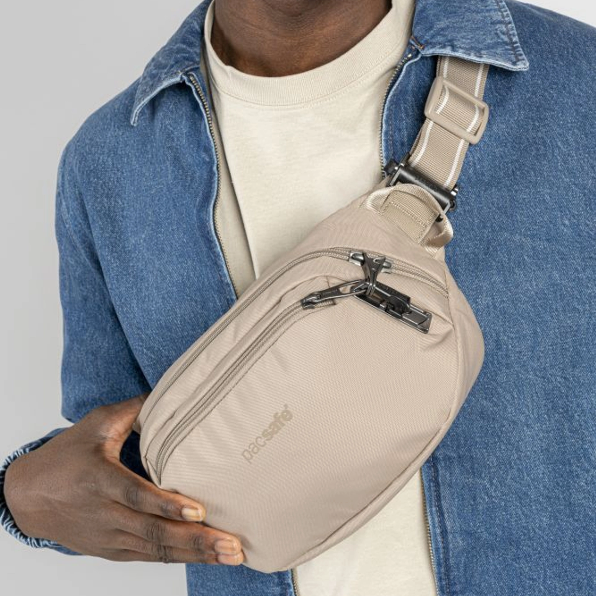 Сумка на пояс антизлодій Pacsafe V Hip Pack - Бежевий / чорний