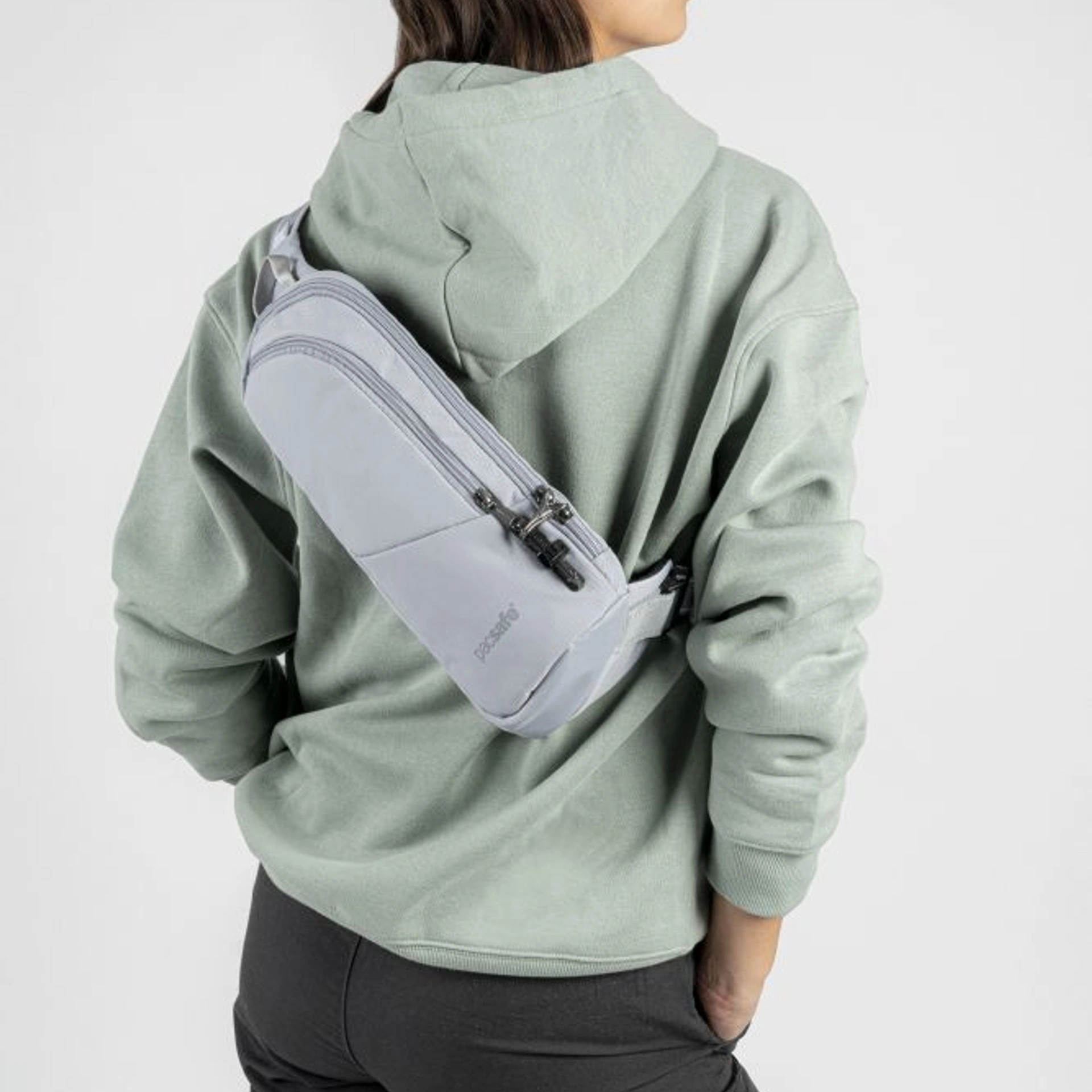 Сумка через плече антизлодій Pacsafe V Action Sling - Світло-сірий / чорний
