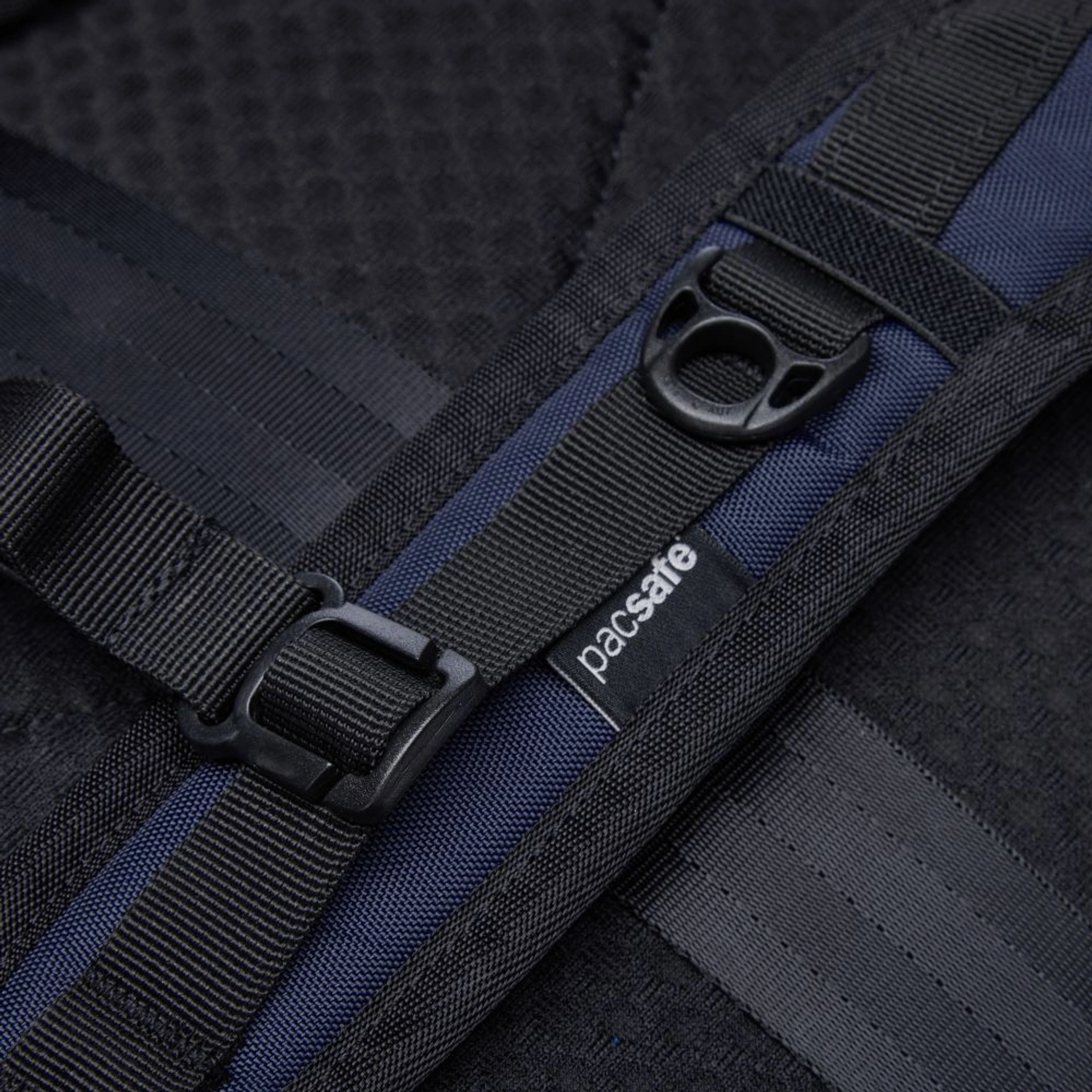 Рюкзак для подорожей антизлодій Pacsafe V 24L Active - Темно-синій