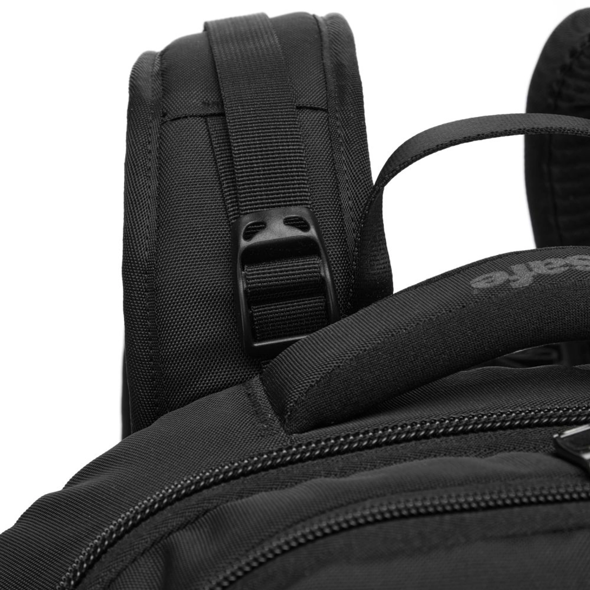 Рюкзак туристичний антизлодій Pacsafe EXP35 travel - Чорний