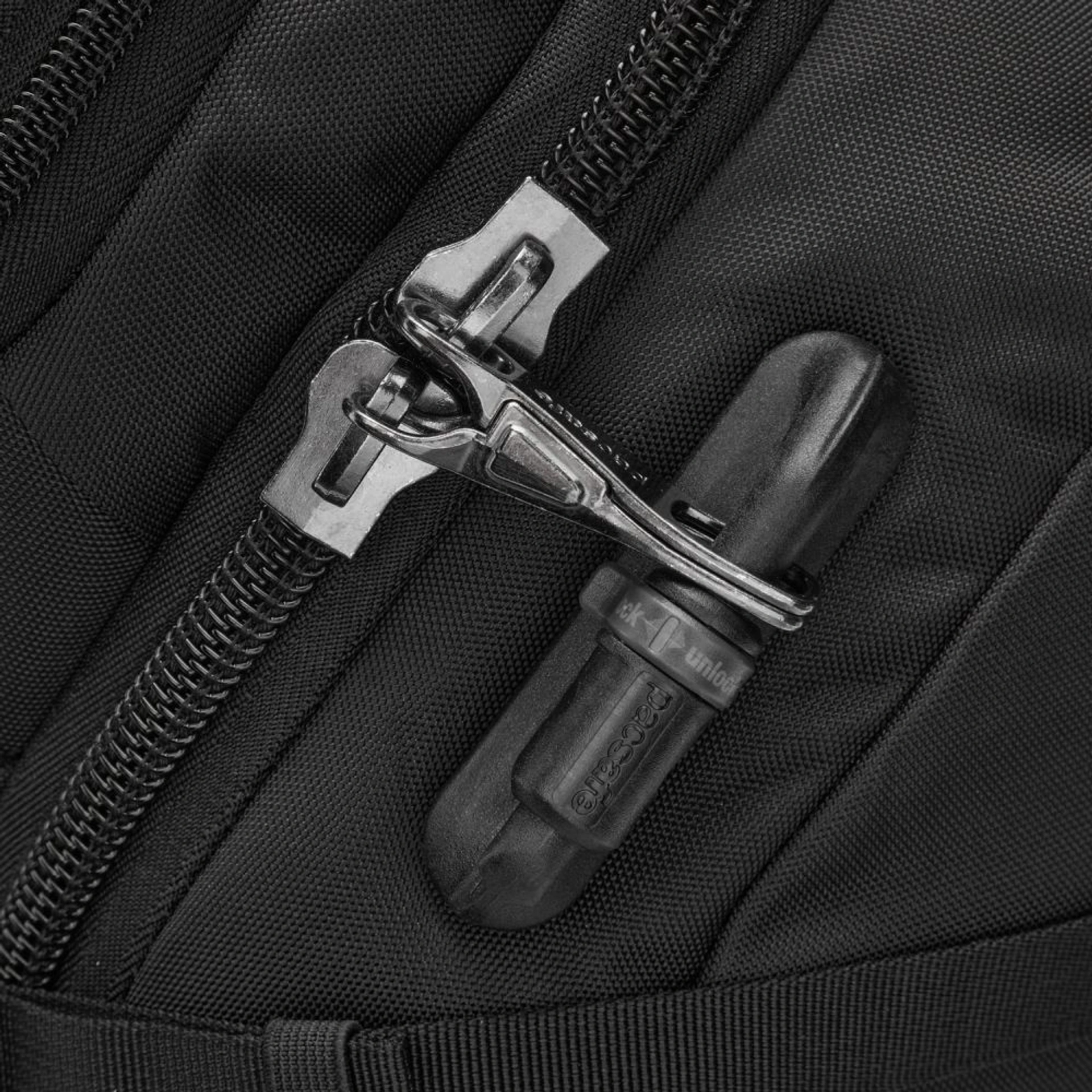 Рюкзак туристичний антизлодій Pacsafe EXP35 travel - Чорний