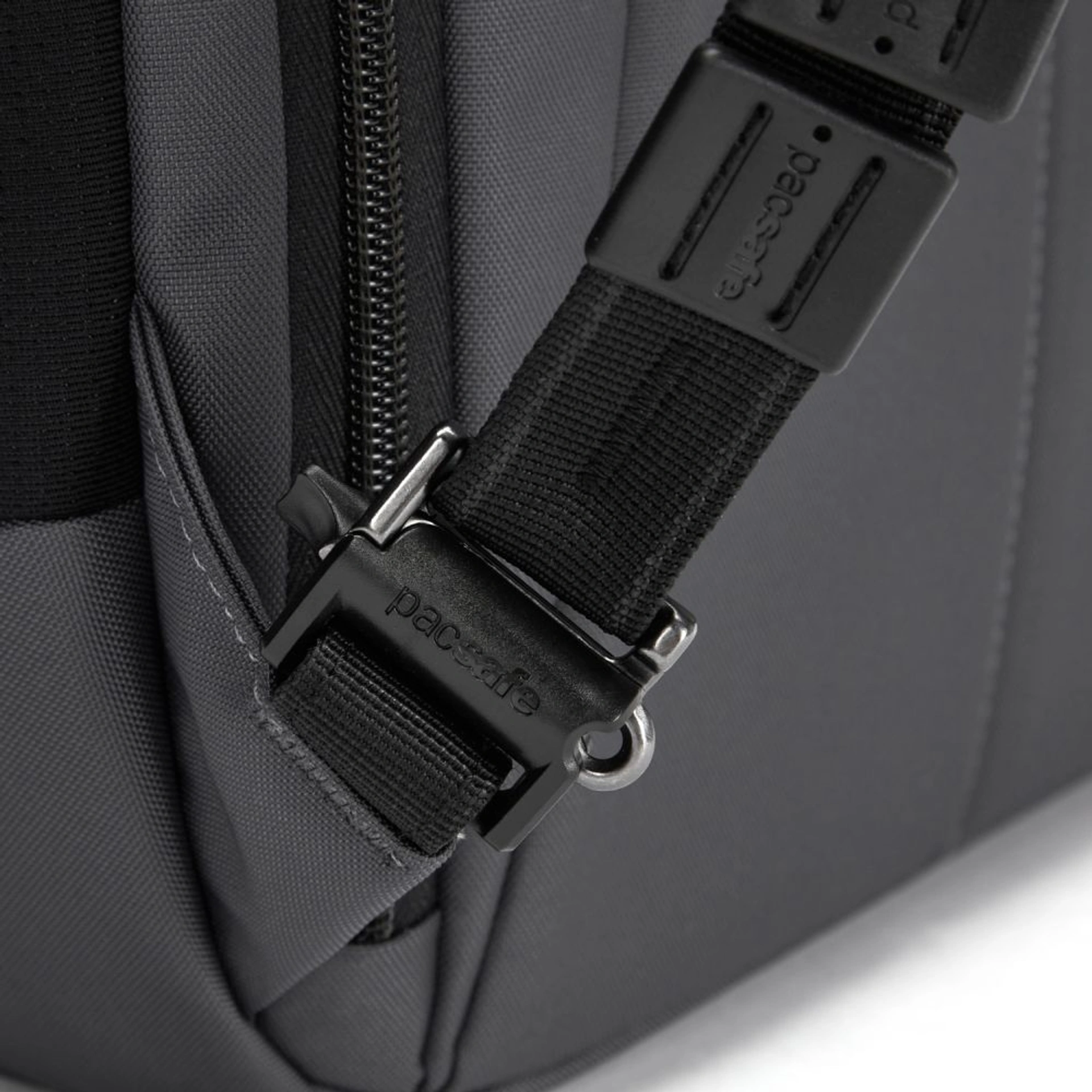 Рюкзак туристичний антизлодій Pacsafe EXP35 travel - Графітовий