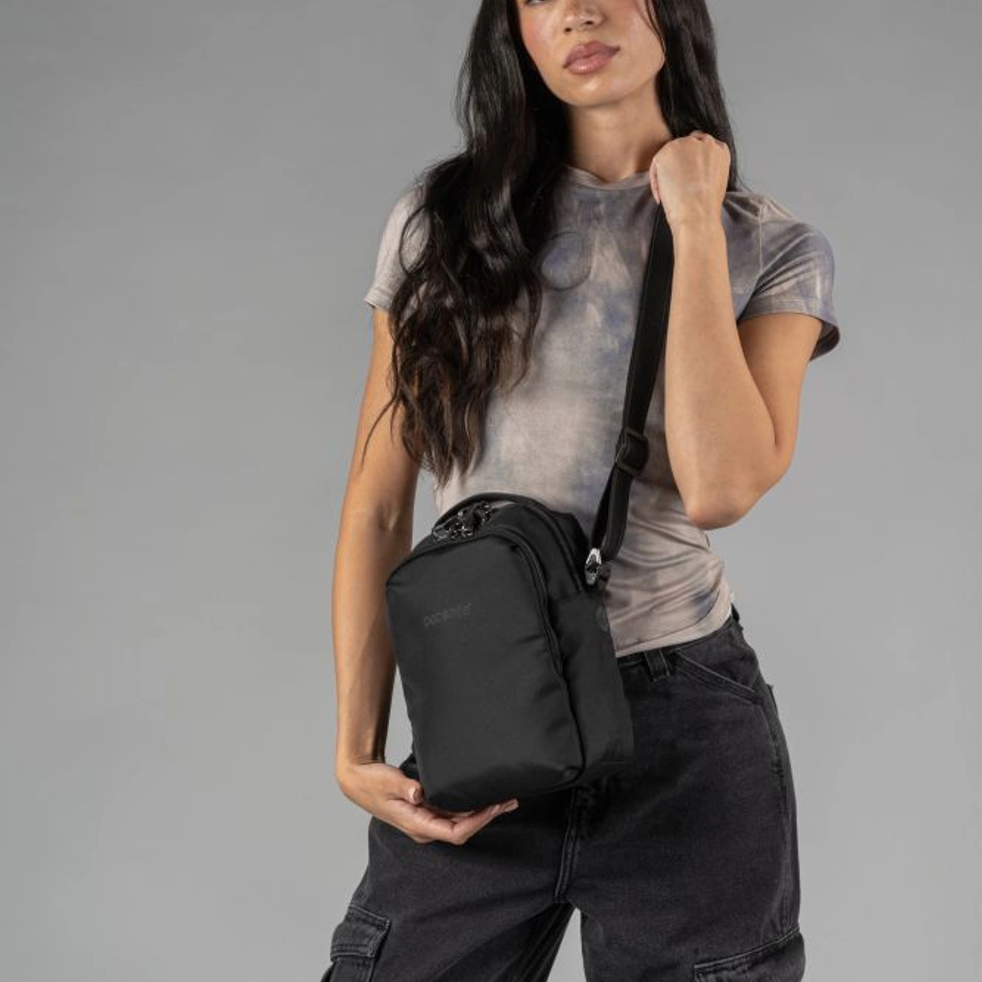 Сумка через плече антизлодій Pacsafe V Companion Crossbody - Чорний