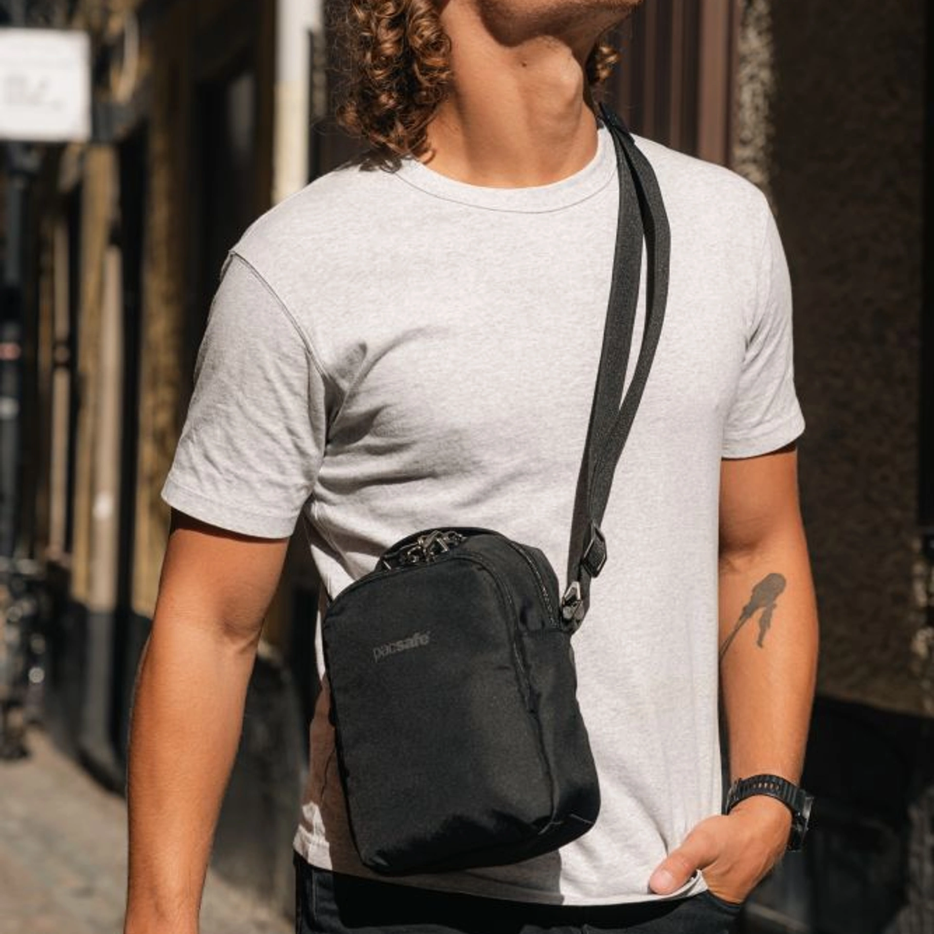 Сумка через плече антизлодій Pacsafe V Companion Crossbody - Чорний