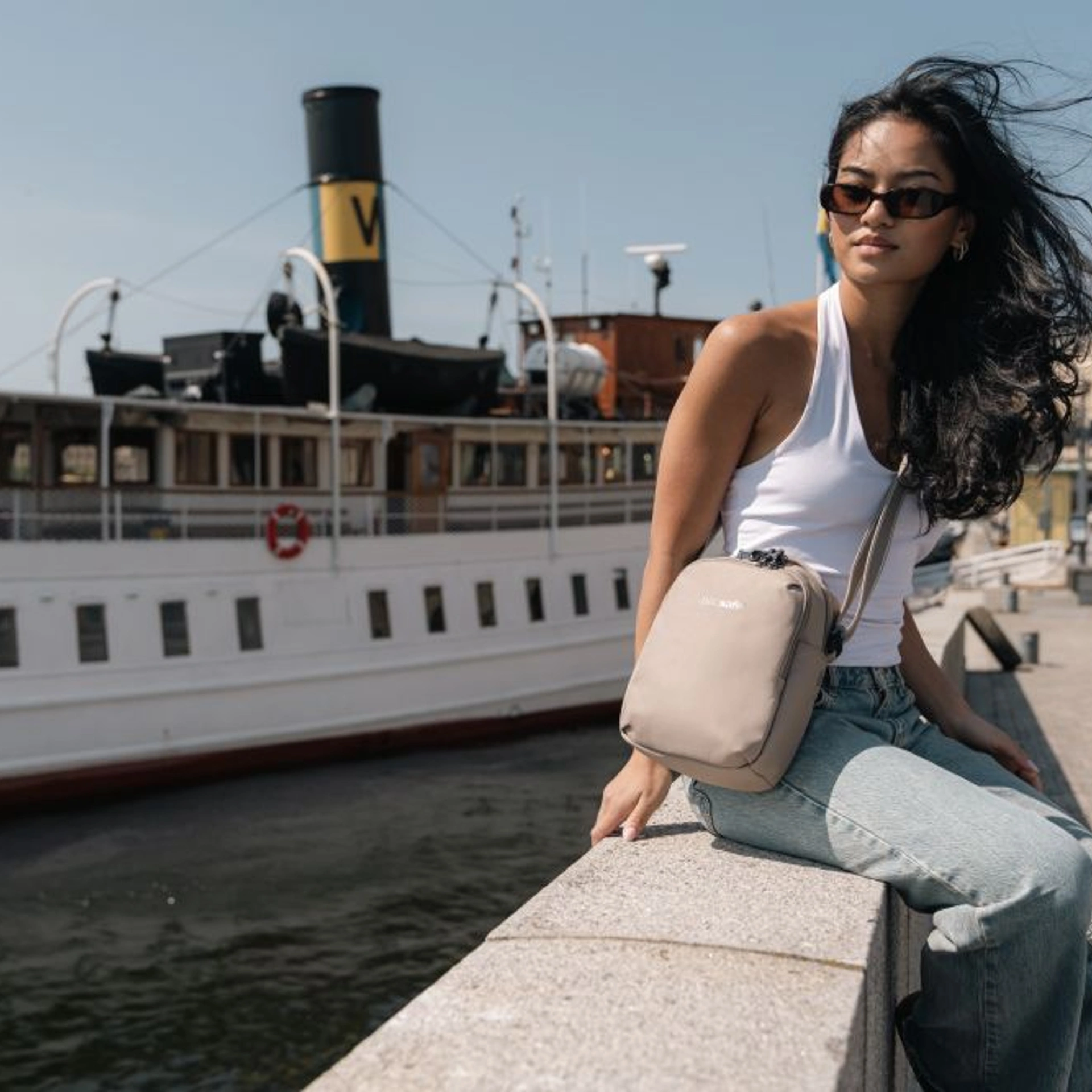 Сумка через плече антизлодій Pacsafe V Companion Crossbody - Бежевий