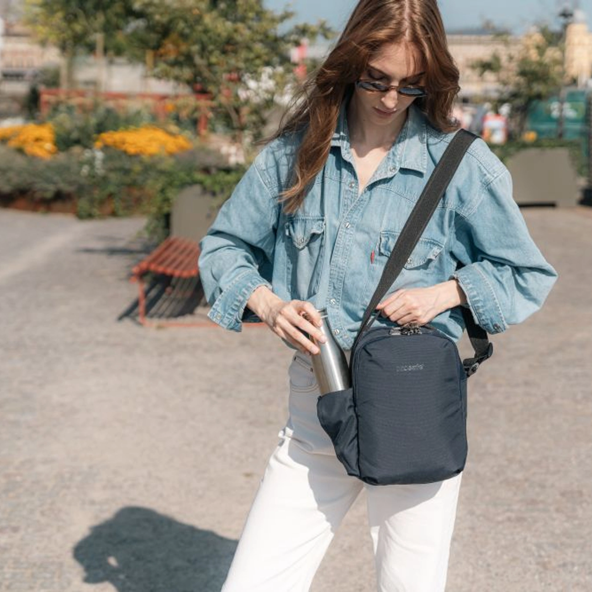 Сумка через плече антизлодій Pacsafe V Tour Crossbody - Темно-синій