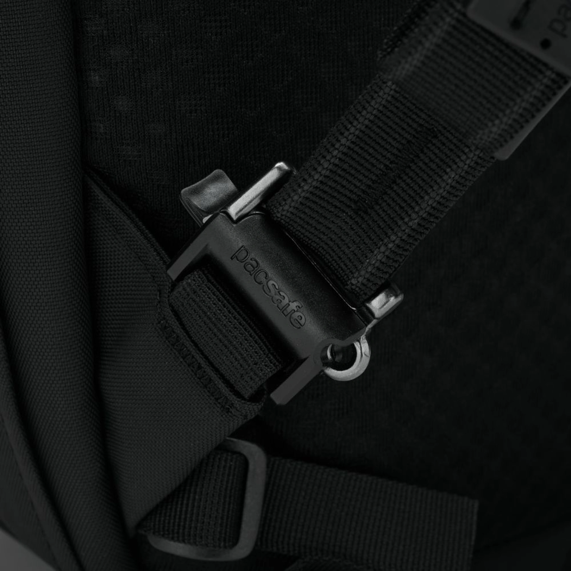 Рюкзак міський антизлодій Pacsafe V 26L Tour - Чорний