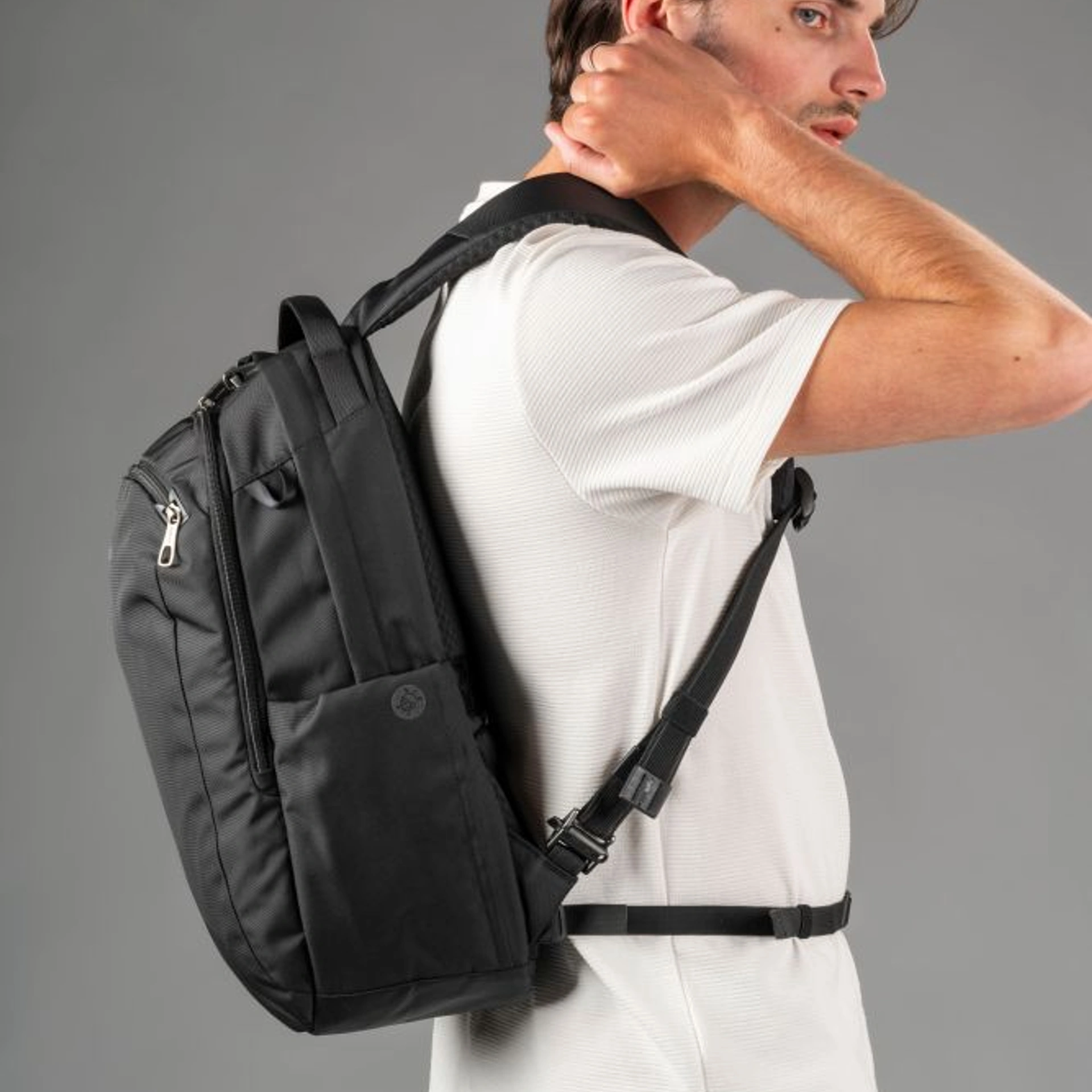 Рюкзак міський антизлодій Pacsafe V 26L Tour - Чорний